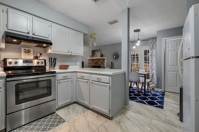 Building Photo - 2815 Misty Garden Cir