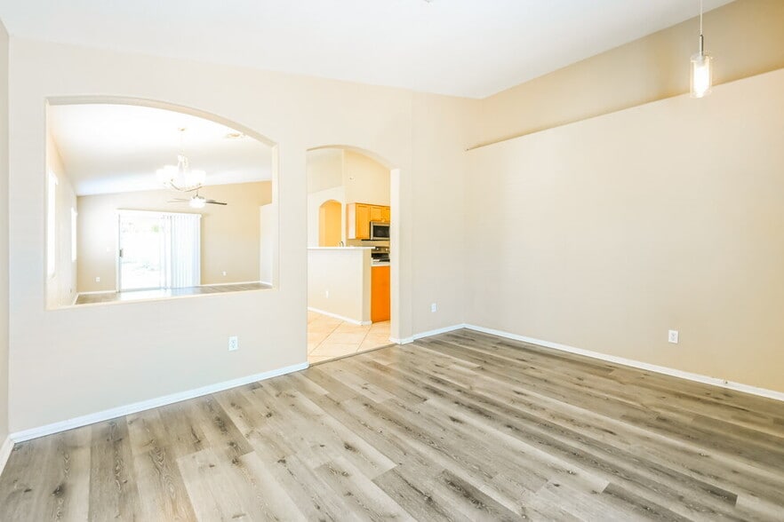 Building Photo - 803 S Chatsworth