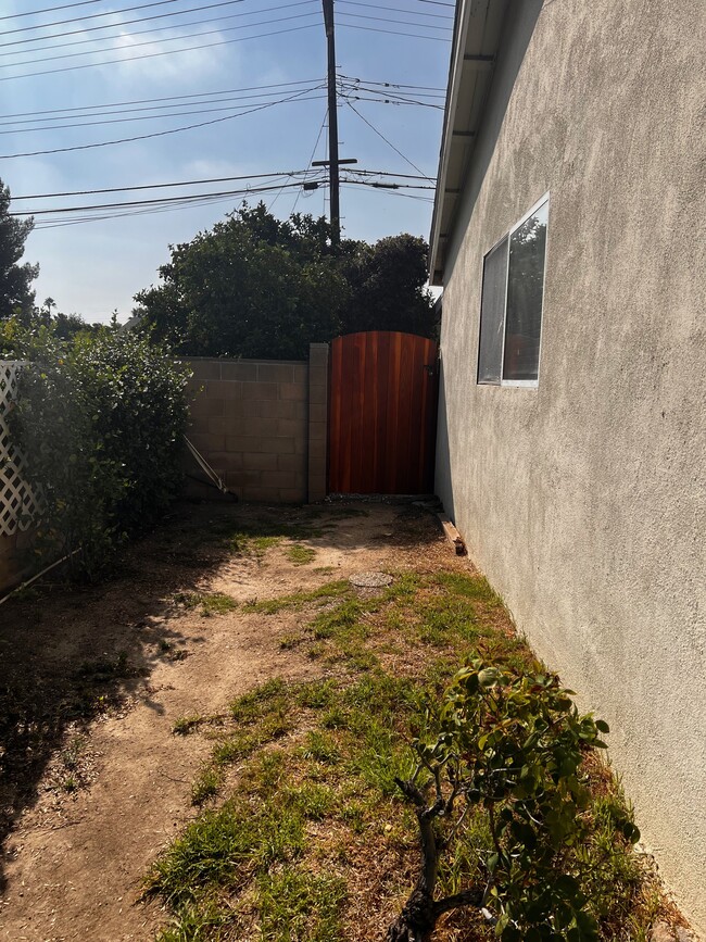 Side yard - 11629 Woodley Ave