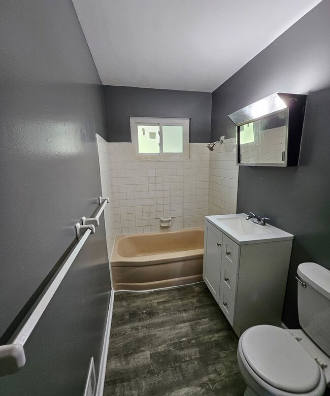 Building Photo - Beautiful Mission Duplex — Hardwood Floors, Off-Street Parking & Pet-Friendly! 1/2 off Second Mon...