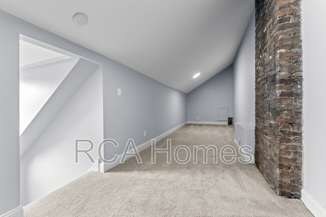 Building Photo - 613 E New York St