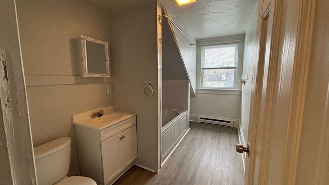 Building Photo - 46 Walnut St