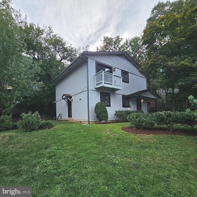 Building Photo - 1108 N Rockingham St