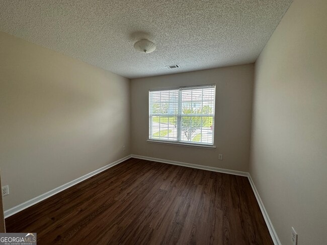 Building Photo - 6296 Hickory Ln Cir