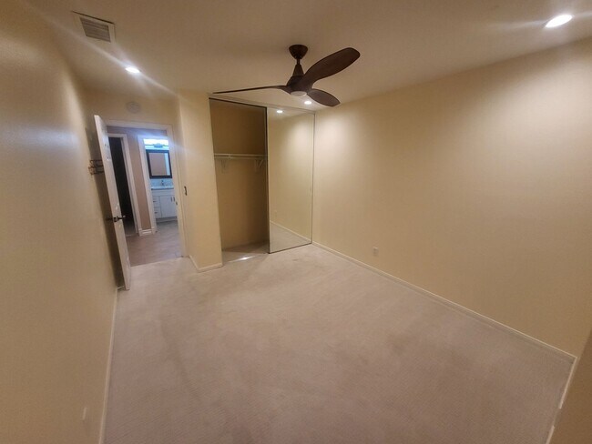 Building Photo - REALLY Cute 4 BR in The Vineyard with RV Parking - 11,000sf Lot + Designer Touches