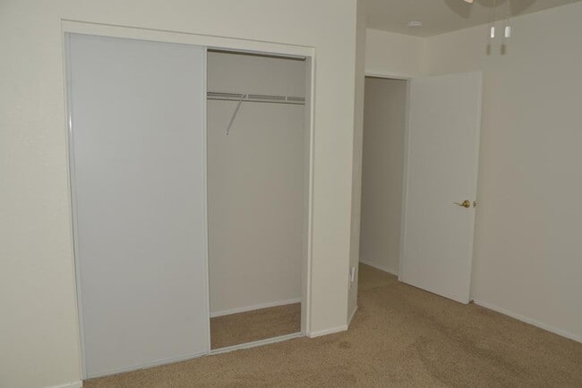 Building Photo - 13686 Sylvan Oaks St