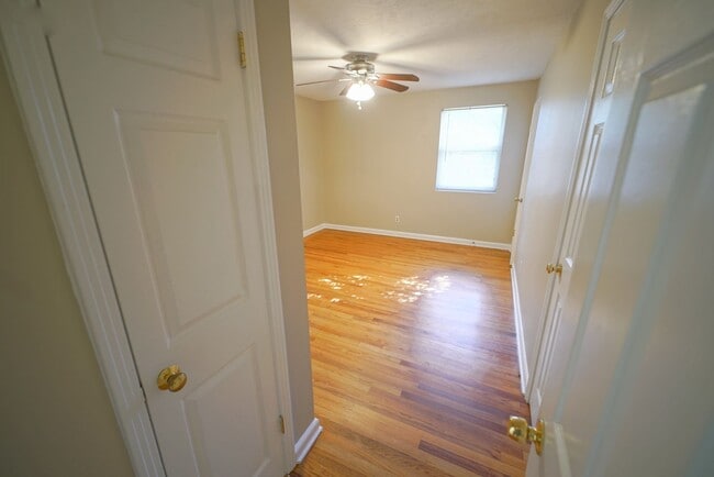 Building Photo - Cozy 3/2 Single Family Home