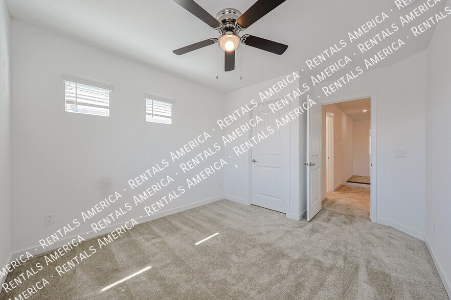 Building Photo - 6038 W Hartford Ct