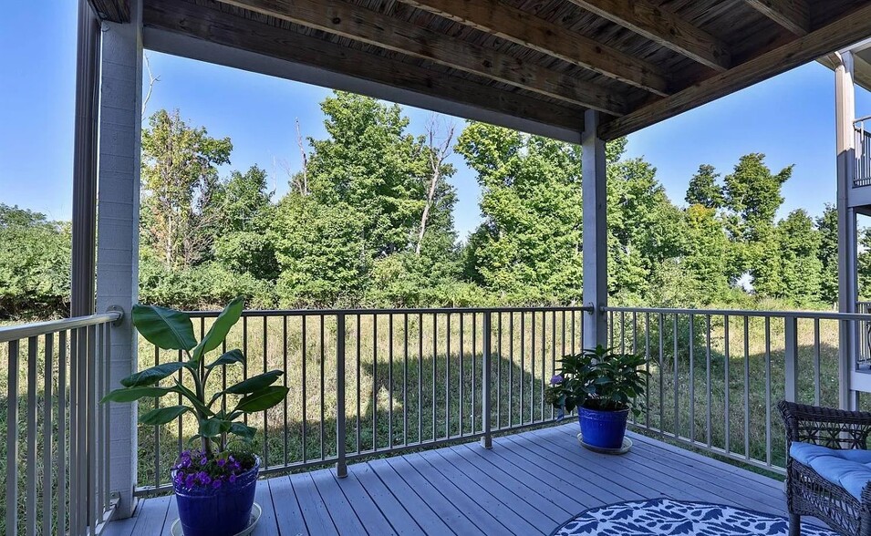 Building Photo - 7947 Oakbridge Way