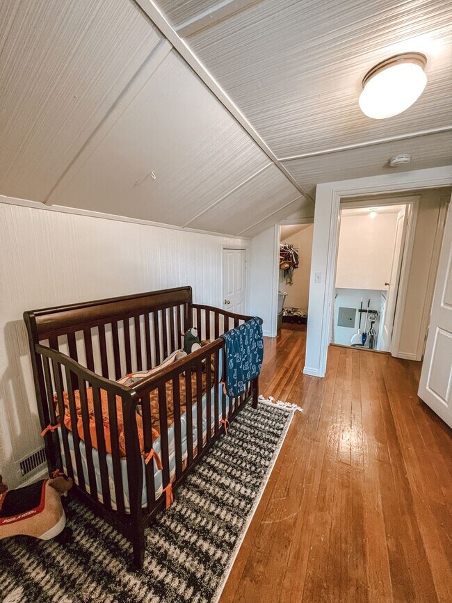 Building Photo - Stylish home ready for comfortable living