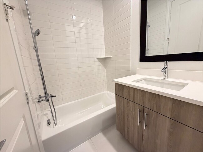 Building Photo - 14963 Magnolia St