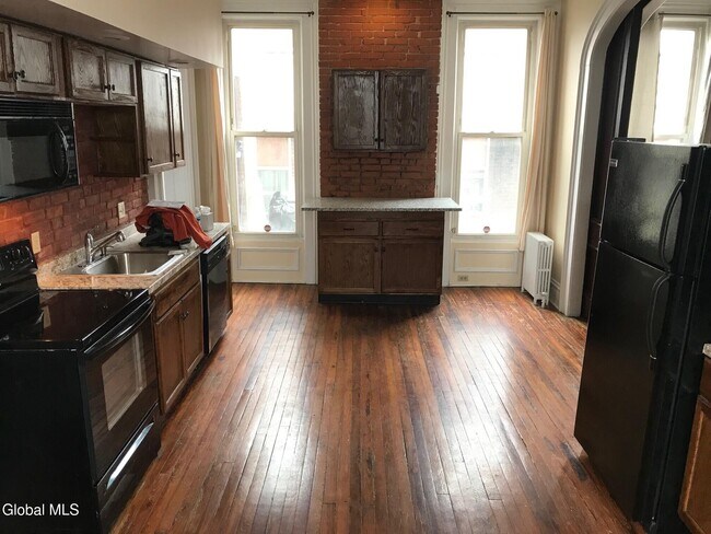 Building Photo - 821 23rd St