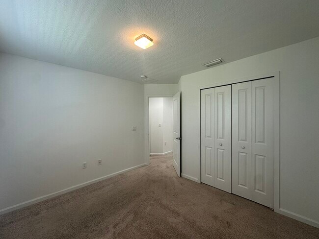 Building Photo - 1002 La Mirada Ct