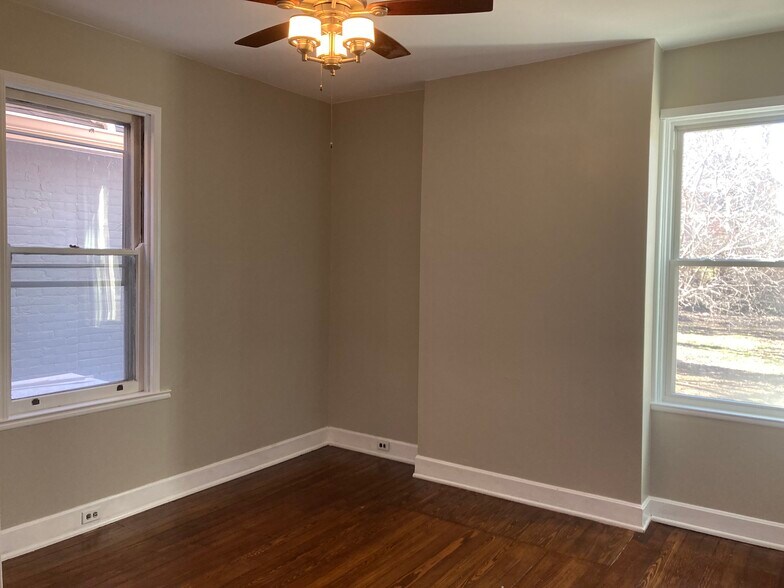 Building Photo - 2221 Oakland Ave, Apt A