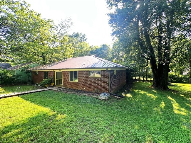 Building Photo - 515 Fallin Ave