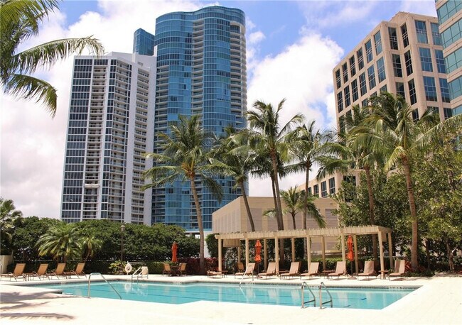 Building Photo - 347 N New River Dr E