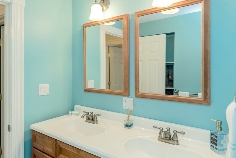 Building Photo - 42 River Rdg