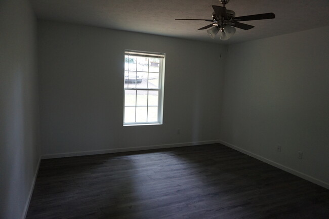 Building Photo - 784 Parsonage Rd