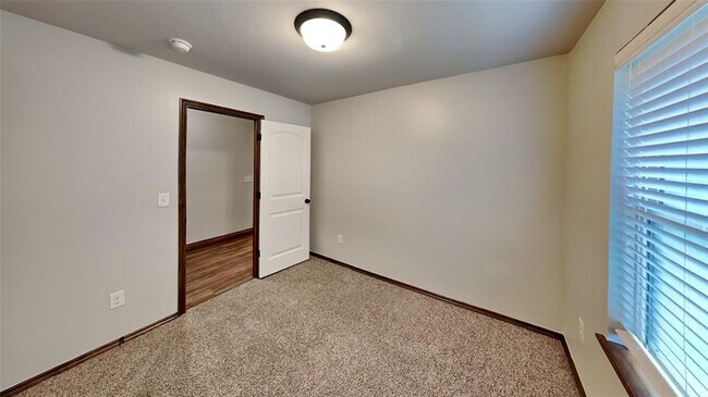 Building Photo - 14000 Northwood Village Dr