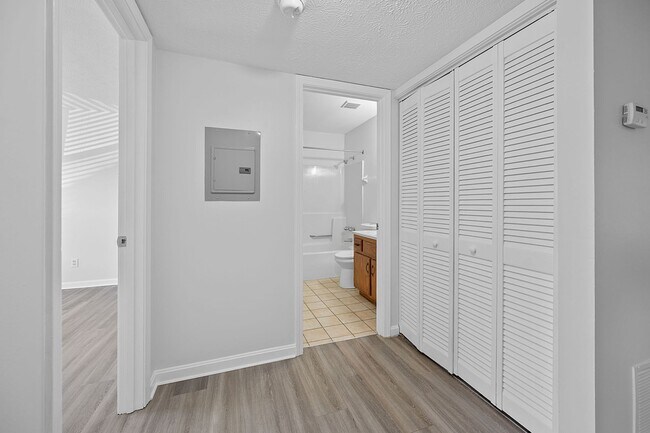 Building Photo - ?Spacious 3-Bedroom Home in Shively — Great Location!?