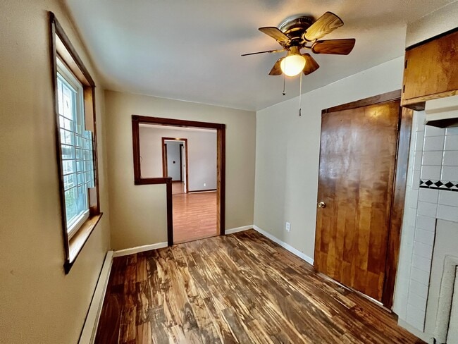 Building Photo - 405 Bristol St