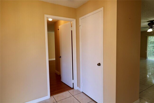 Building Photo - 10322 Manila Bay Dr