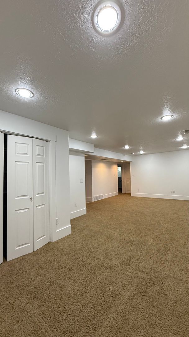 Building Photo - Large Single Family Lehi Home available now!