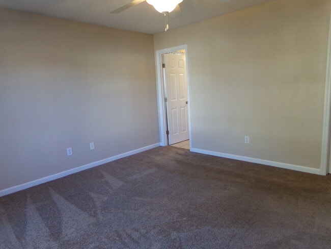 Building Photo - 423 Nordhoff St