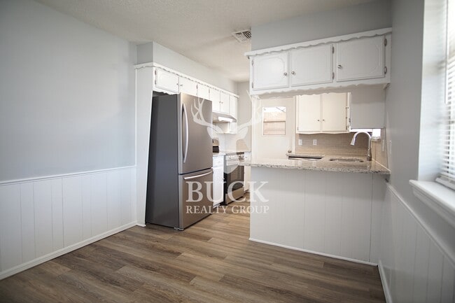 Building Photo - 505 Turtle Creek Dr