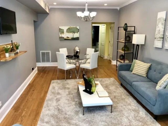 Dining Room - 6040 N Kenmore Ave