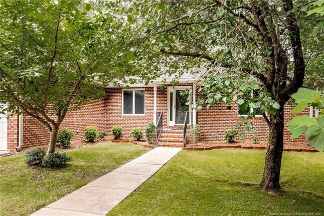 Building Photo - 789 Daphne Ln