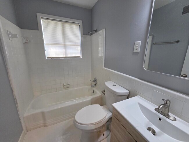 Building Photo - 2993 Laurencekirk Rd