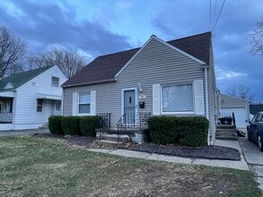Building Photo - 788 E Archwood Ave