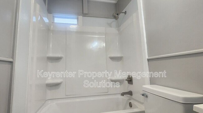 Building Photo - 527 S Magnolia Ave