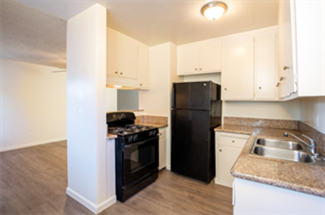Building Photo - South L.A. Charm — Secure Apartments Near ...