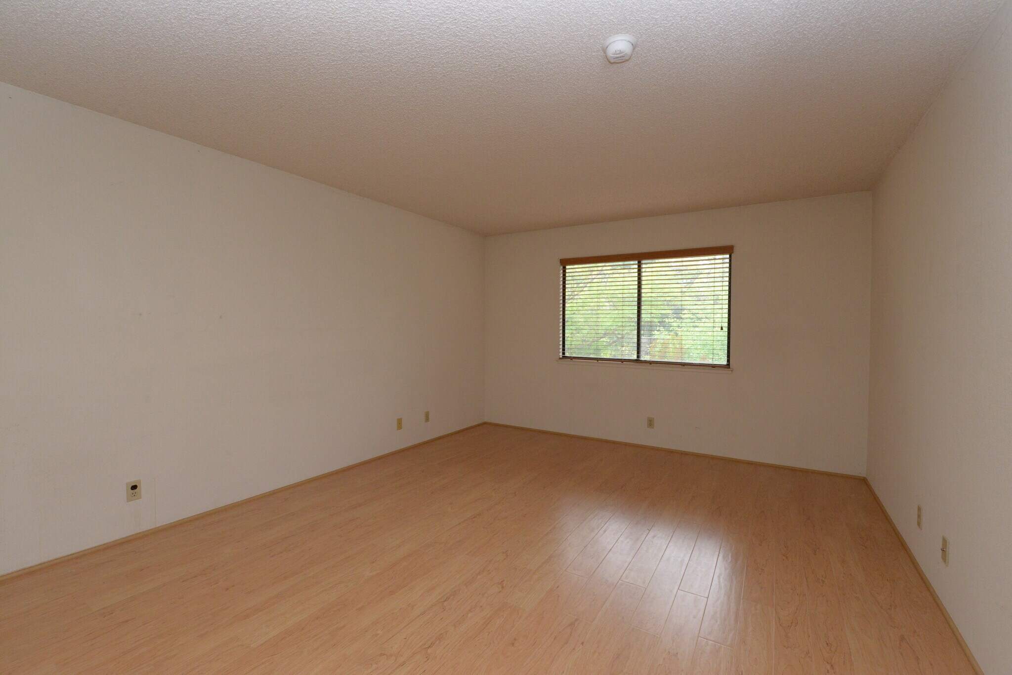 Building Photo - 923 Linden Ave