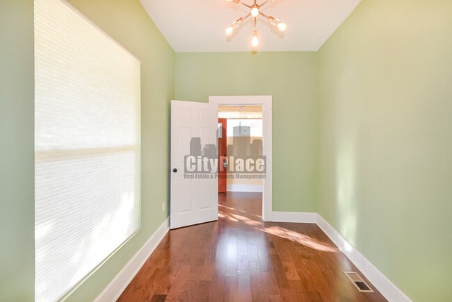 Building Photo - 1230 Villa Ave