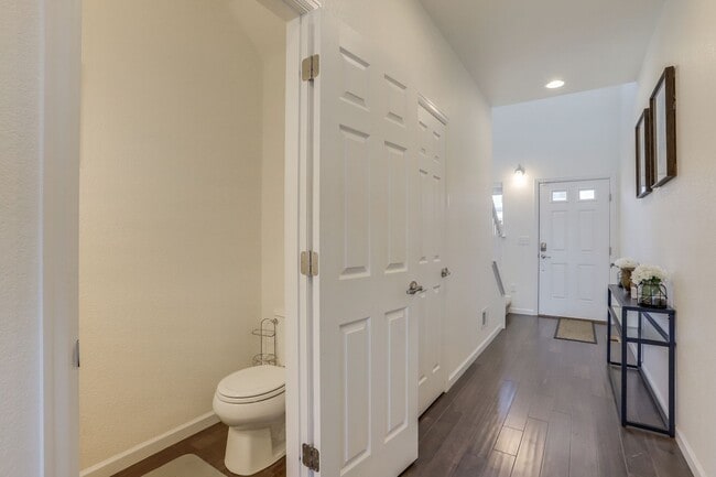 Building Photo - 3 bed 2.5 bath Townhome in Northwest Denver