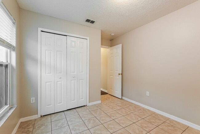 Building Photo - 330 Seville Pointe Ave