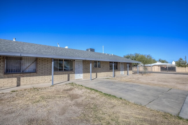 Primary Photo - 301 W Oregon St