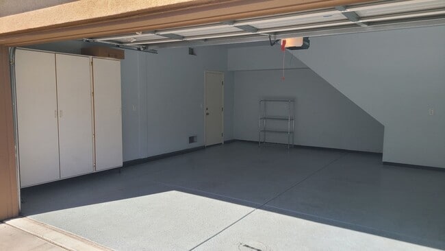 Building Photo - West Roseville, New Paint & Carpet 2 Story...