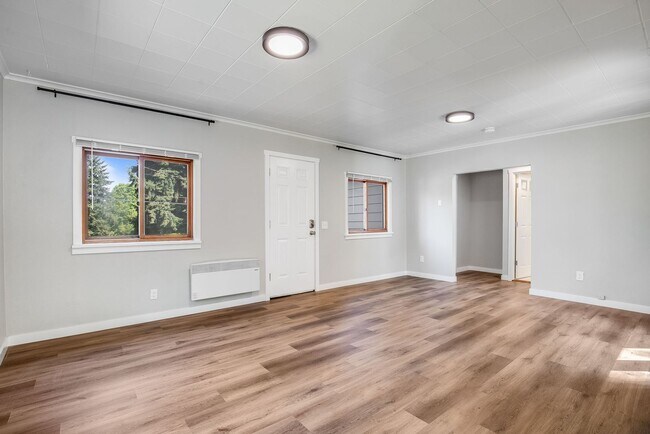 Building Photo - Charming 1 BD 1 BA cottage nestled on a be...