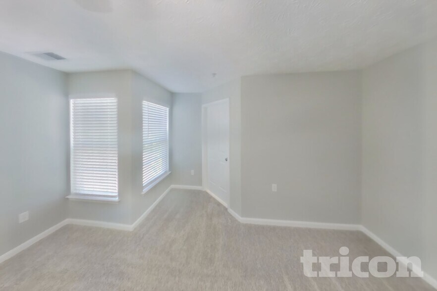 Building Photo - 9845 Bayline Cir