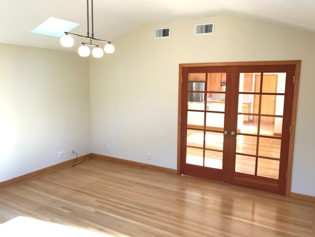 Building Photo - Desirable Mountain View 4 Bed 3 Bath Home ...