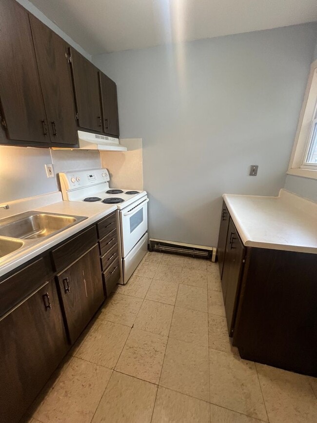 Building Photo - 103 Chestnut St