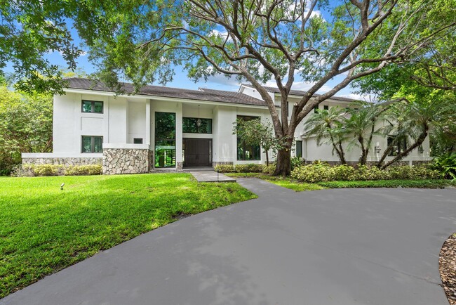 Building Photo - 18425 Long Lake Dr