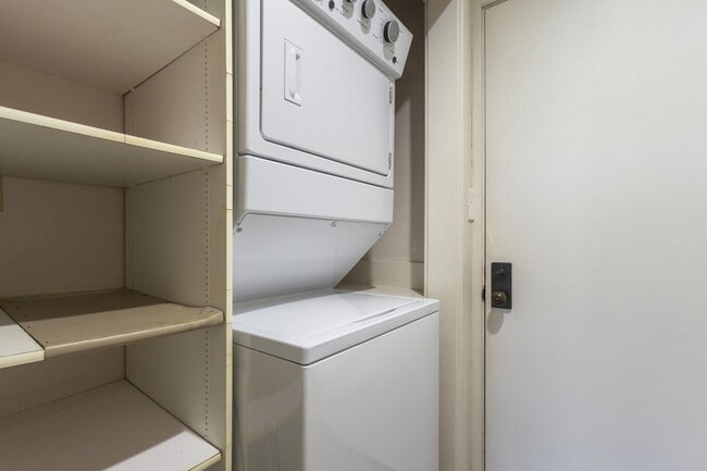 Building Photo - Ocean & Diamond Head Views – Kahala Gem