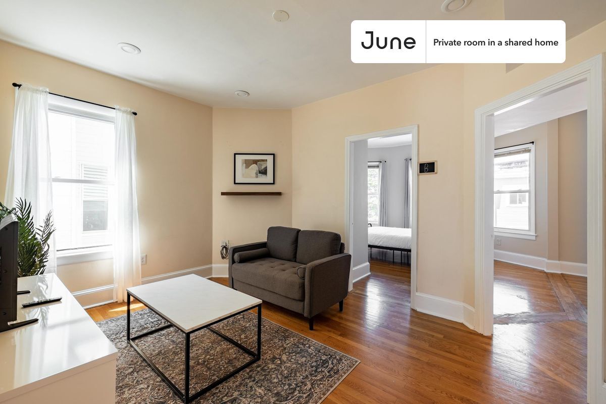 Building Photo - Room in Shared 3 bed/1 bath home