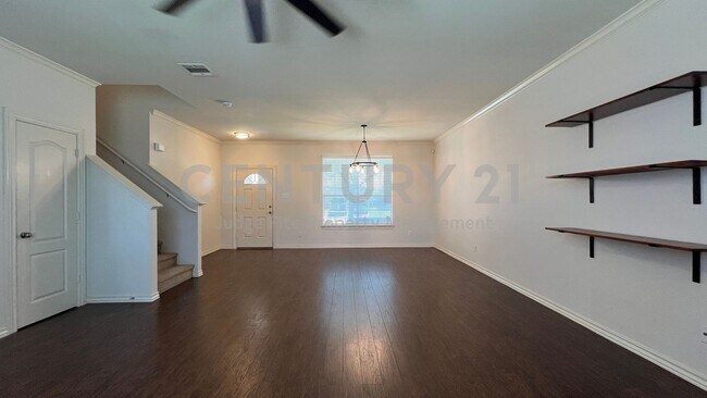 Building Photo - Meticulously Maintained 2-Story 3/2.5/2 in...