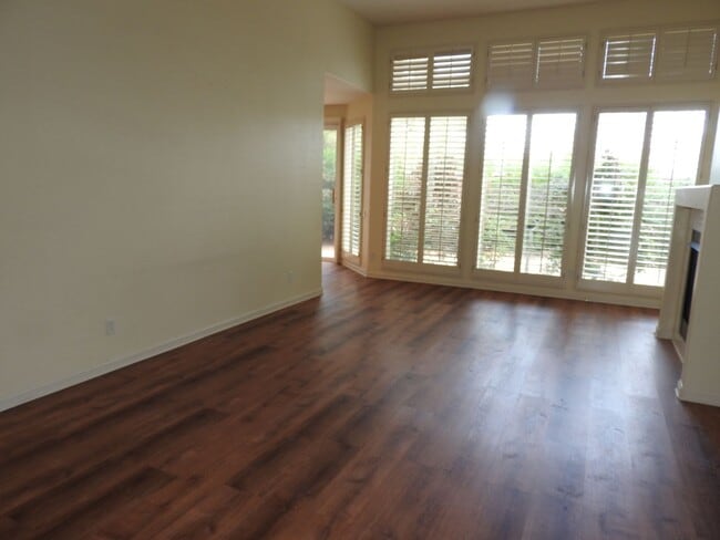 Building Photo - Beautiful Serrano Home - Single Story!